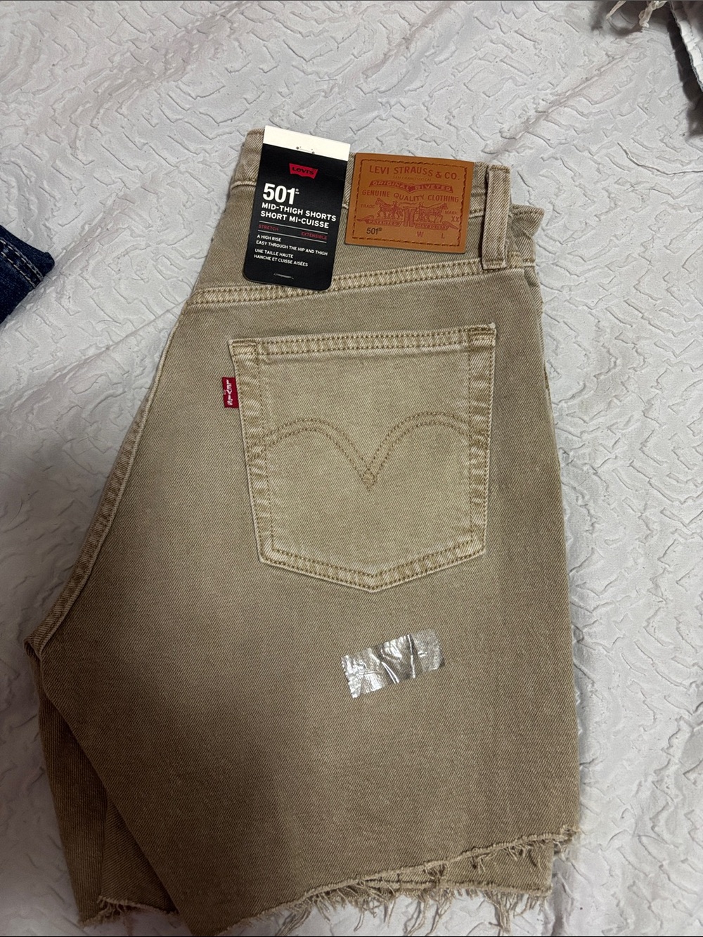 Levi's Relaxed Fit Men's Shorts in Khaki Tan